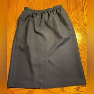 ALFRED DUNNER NAVY BLUE SKIRT SIZE 16